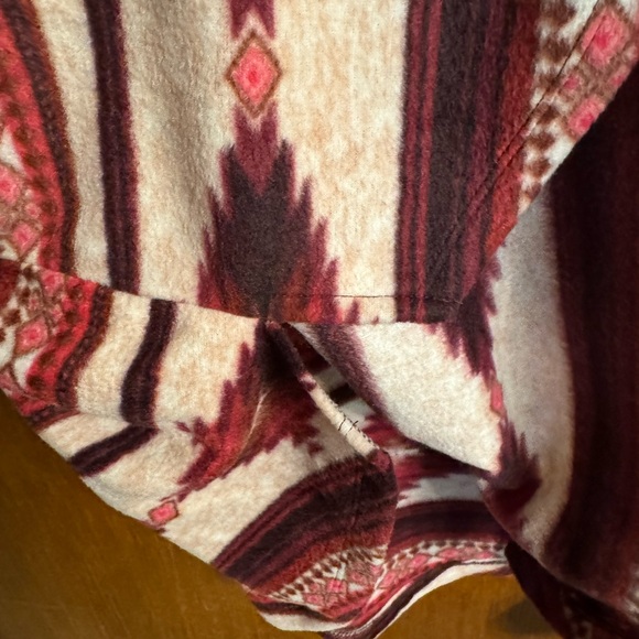 New with tags, ladies size XXL fleece pullover from Maurices with 1/4 zip. - Picture 9 of 15